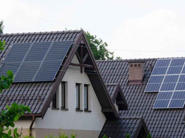 The Essential Guide to Solar Panel Installation Services 