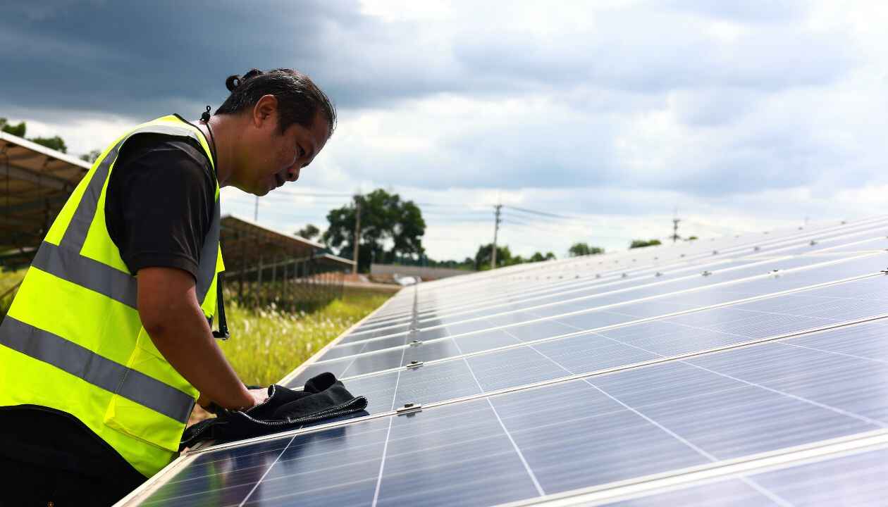 Solar-Panel-Cleaning